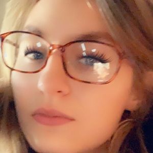 Meet your Posher, Taya